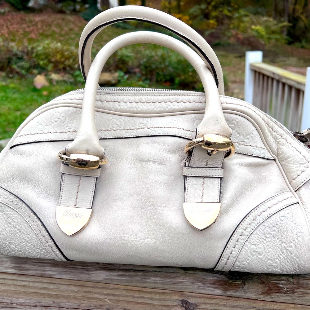 Gucci med size satchel in good condition!